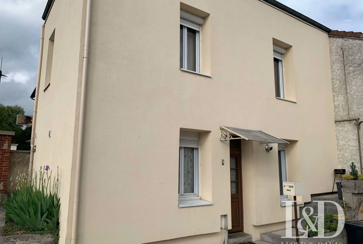 Maison à vendre à Epernay avec cour et cave, 2 chambres - Prix attractif 