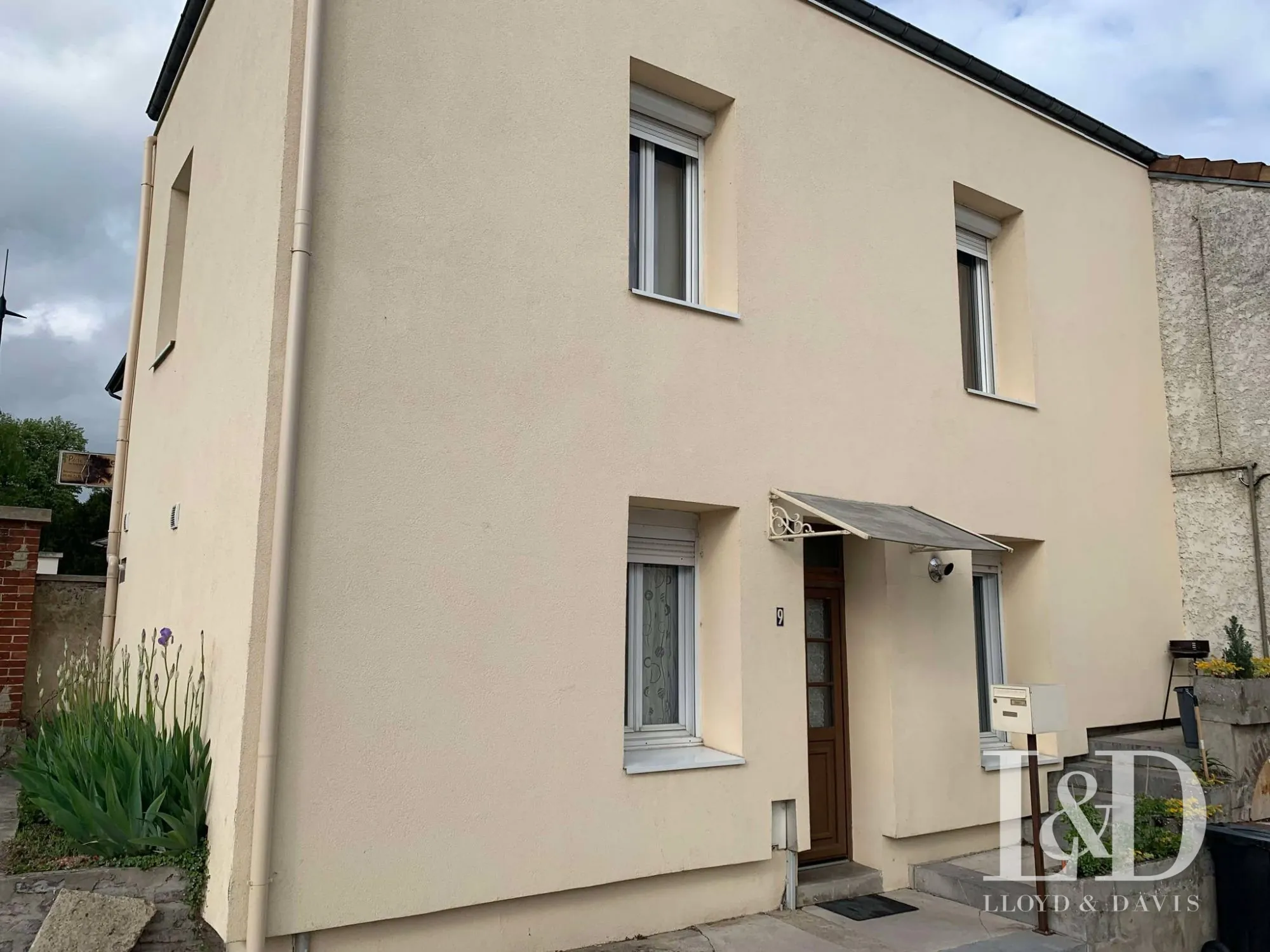 Maison à vendre à Epernay avec cour et cave, 2 chambres - Prix attractif 