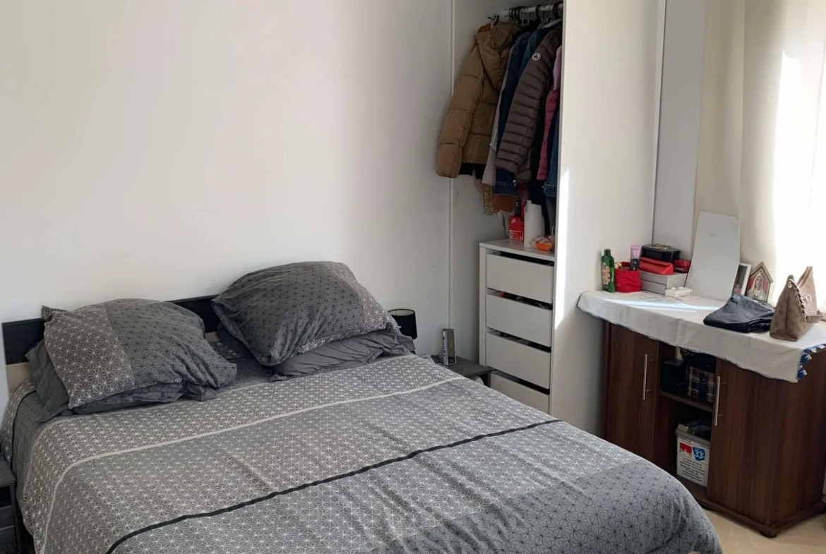 Maison à vendre à Epernay avec cour et cave, 2 chambres - Prix attractif 