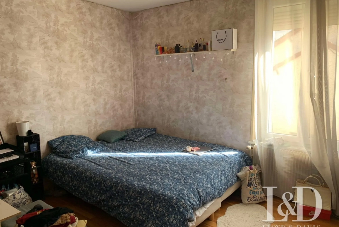 Maison à vendre à Epernay avec cour et cave, 2 chambres - Prix attractif 