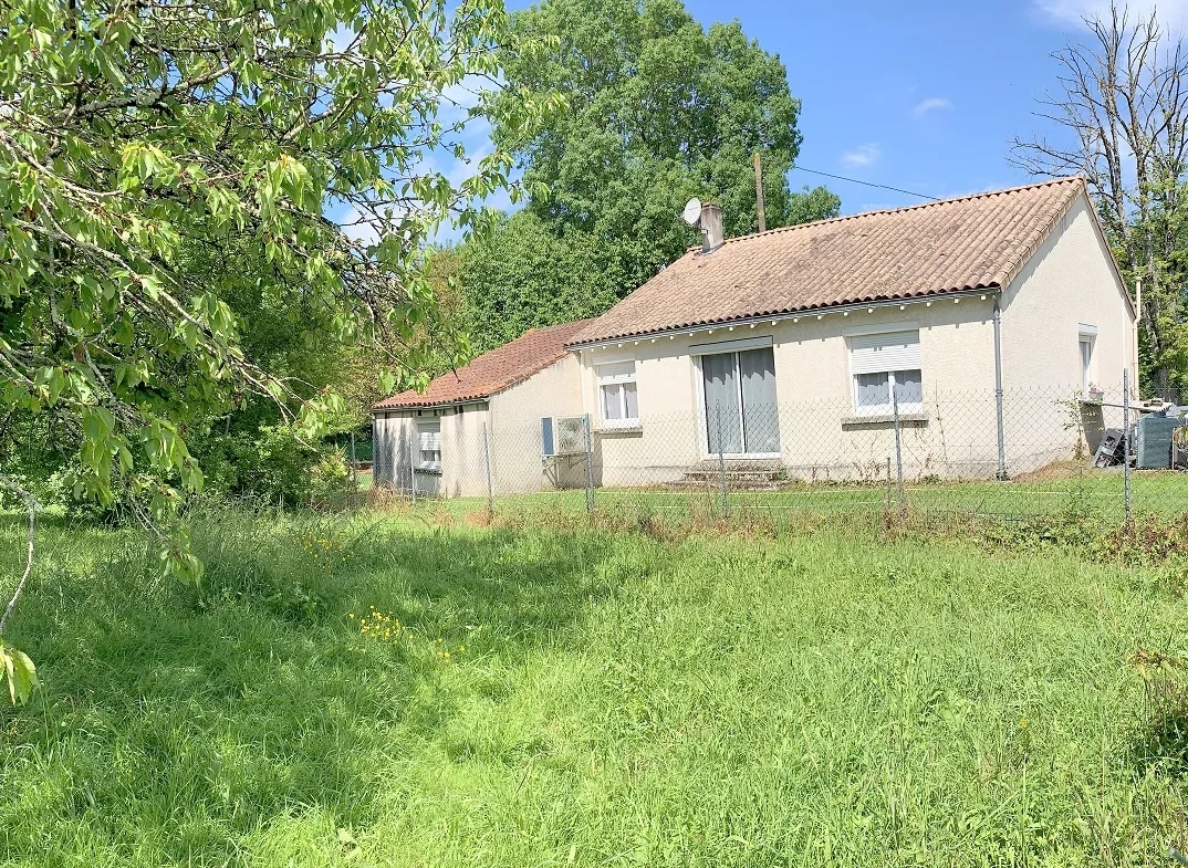 Maison de plain-pied à Aujac (17770) avec terrain de 4000 m² 