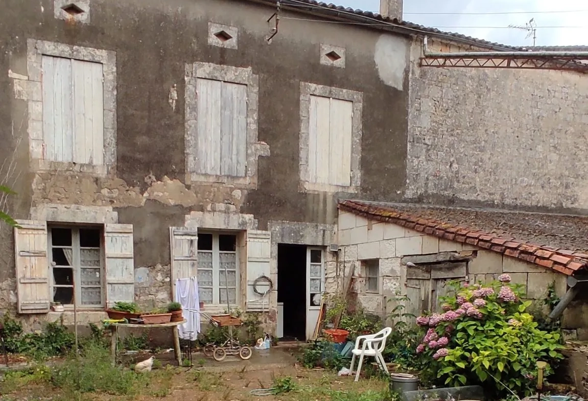 Maison à rénover avec potentiel à Tesson - Saintes, 17460 