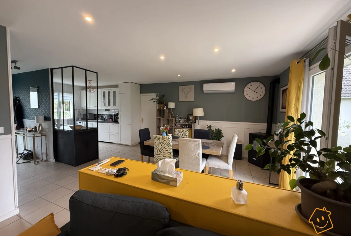 Maison de plain-pied à vendre à Mehun-sur-Yèvre avec jardin et garage 