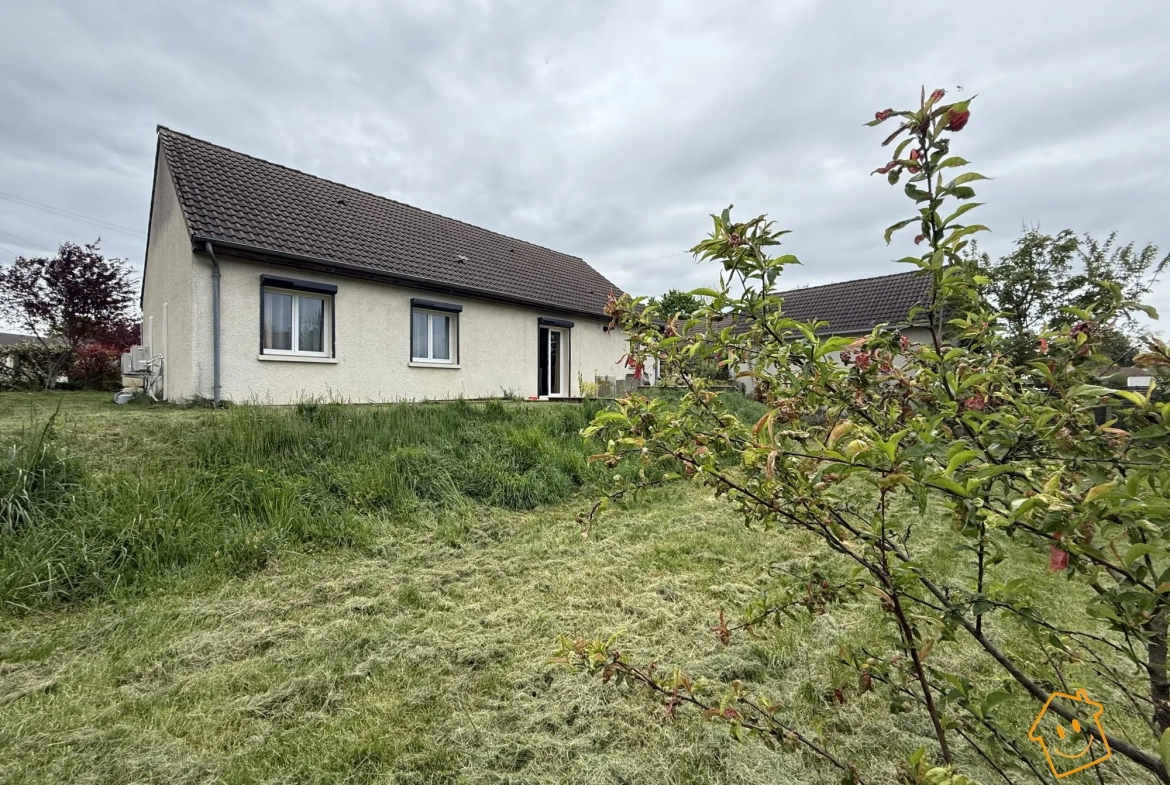 Maison de plain-pied à vendre à Mehun-sur-Yèvre avec jardin et garage 