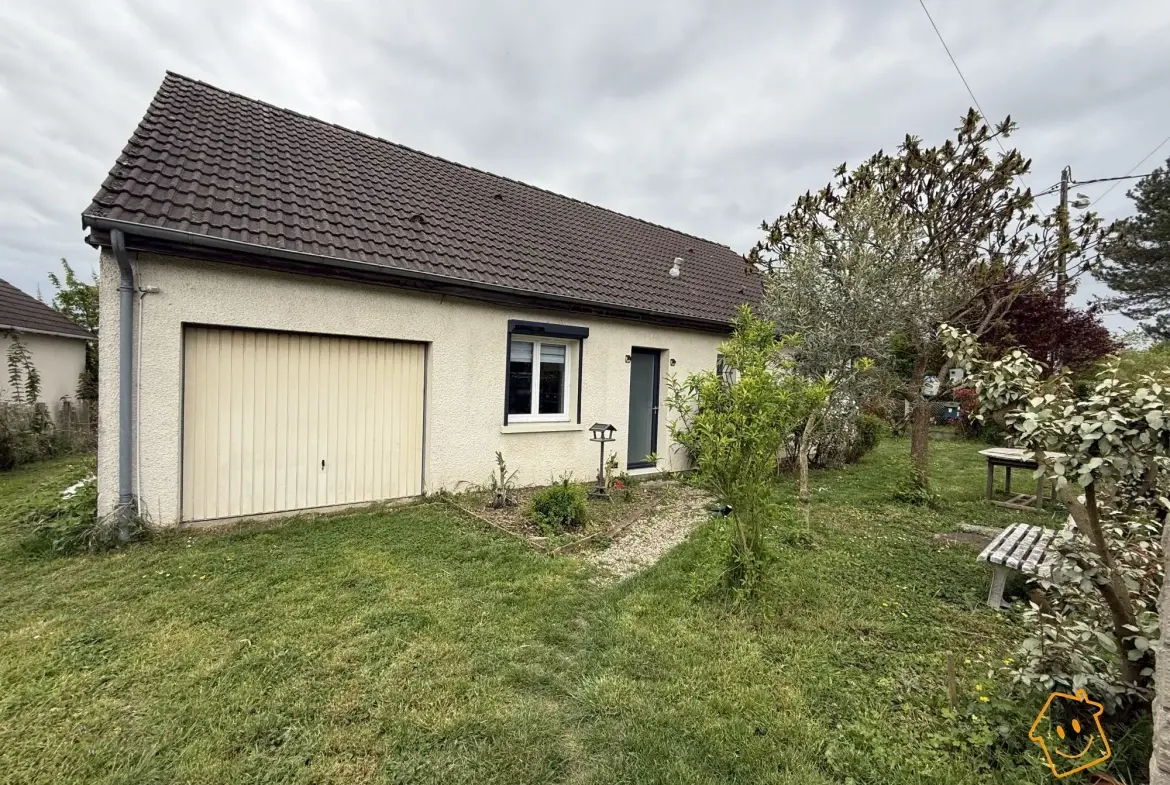 Maison de plain-pied à vendre à Mehun-sur-Yèvre avec jardin et garage 