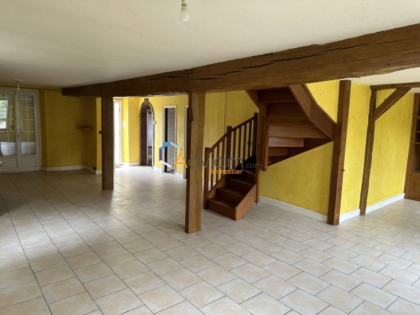 Maison spacieuse avec logement indépendant à Courtenay 45320