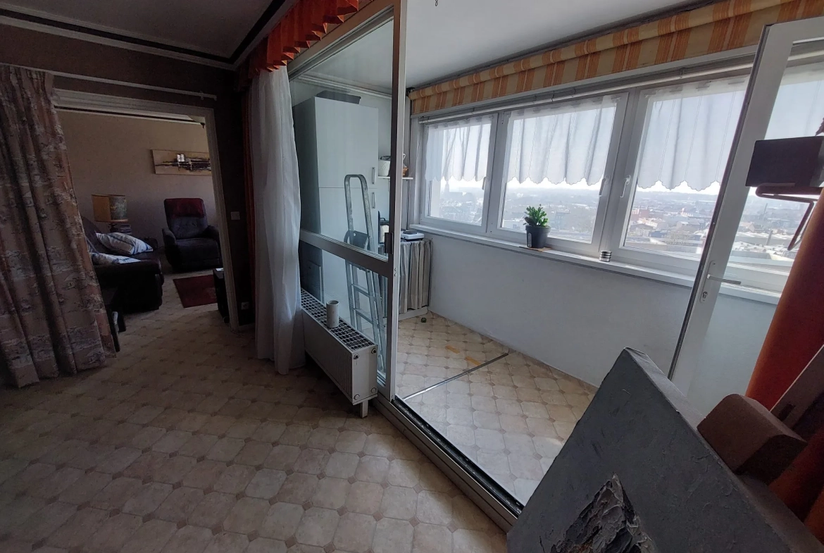 Appartement 4 chambres avec vue exceptionnelle à Tourcoing - Dernier étage, parking et cave 