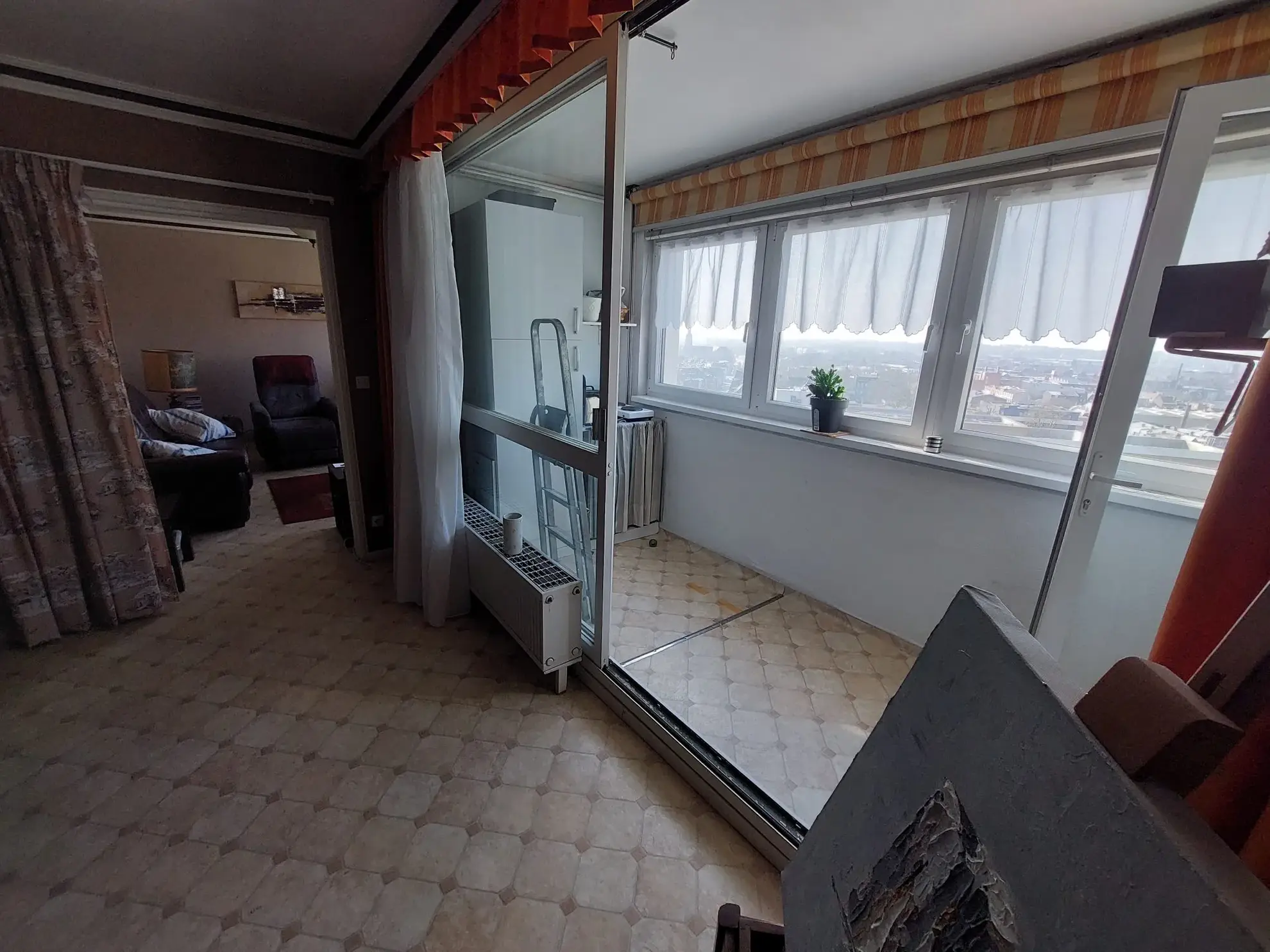 Appartement 4 chambres avec vue exceptionnelle à Tourcoing - Dernier étage, parking et cave 