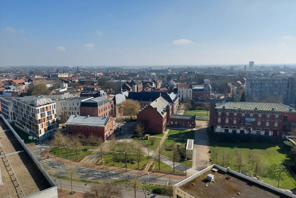 Appartement 4 chambres avec vue exceptionnelle à Tourcoing - Dernier étage, parking et cave 
