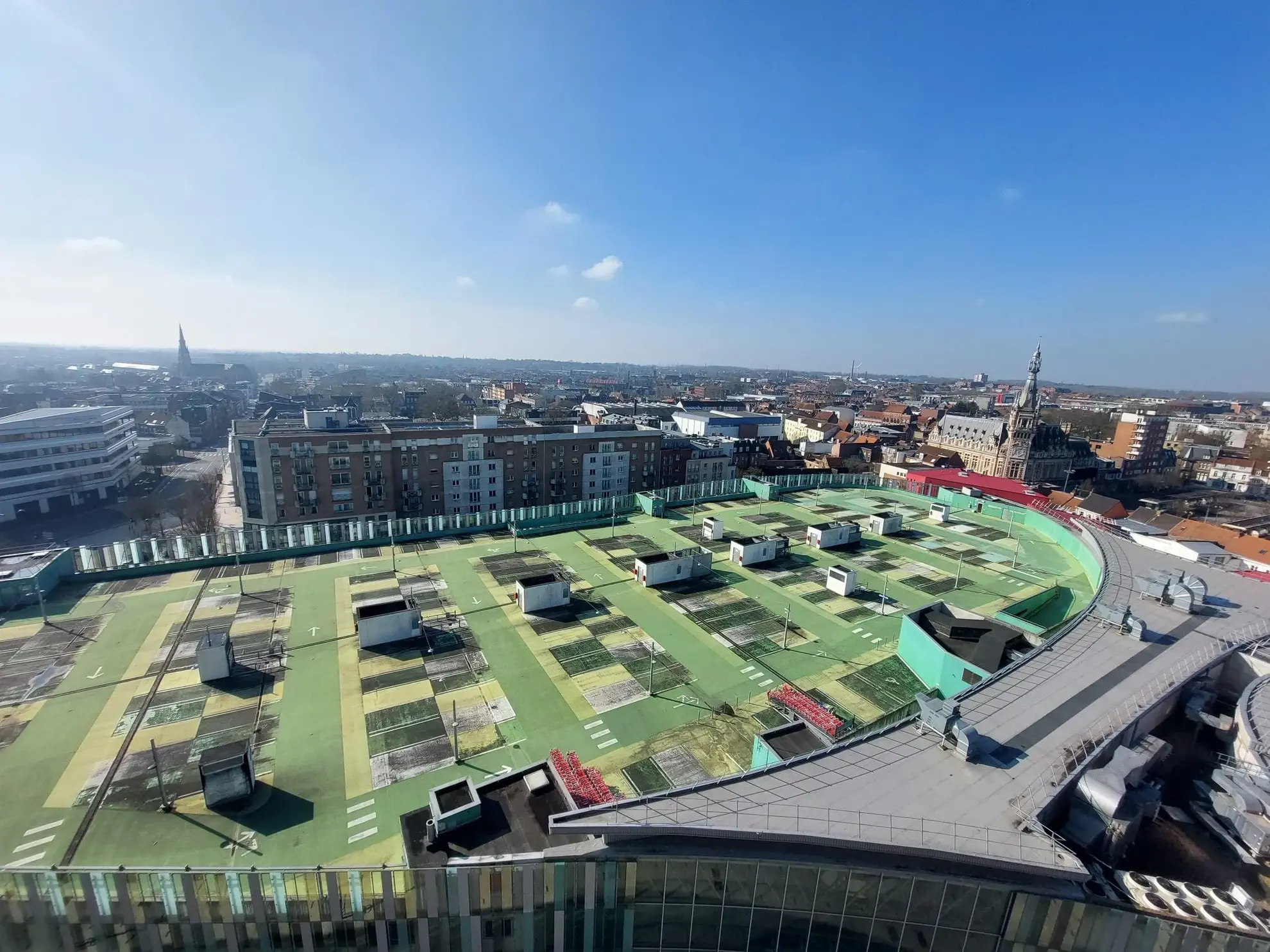 Appartement 4 chambres avec vue exceptionnelle à Tourcoing - Dernier étage, parking et cave 
