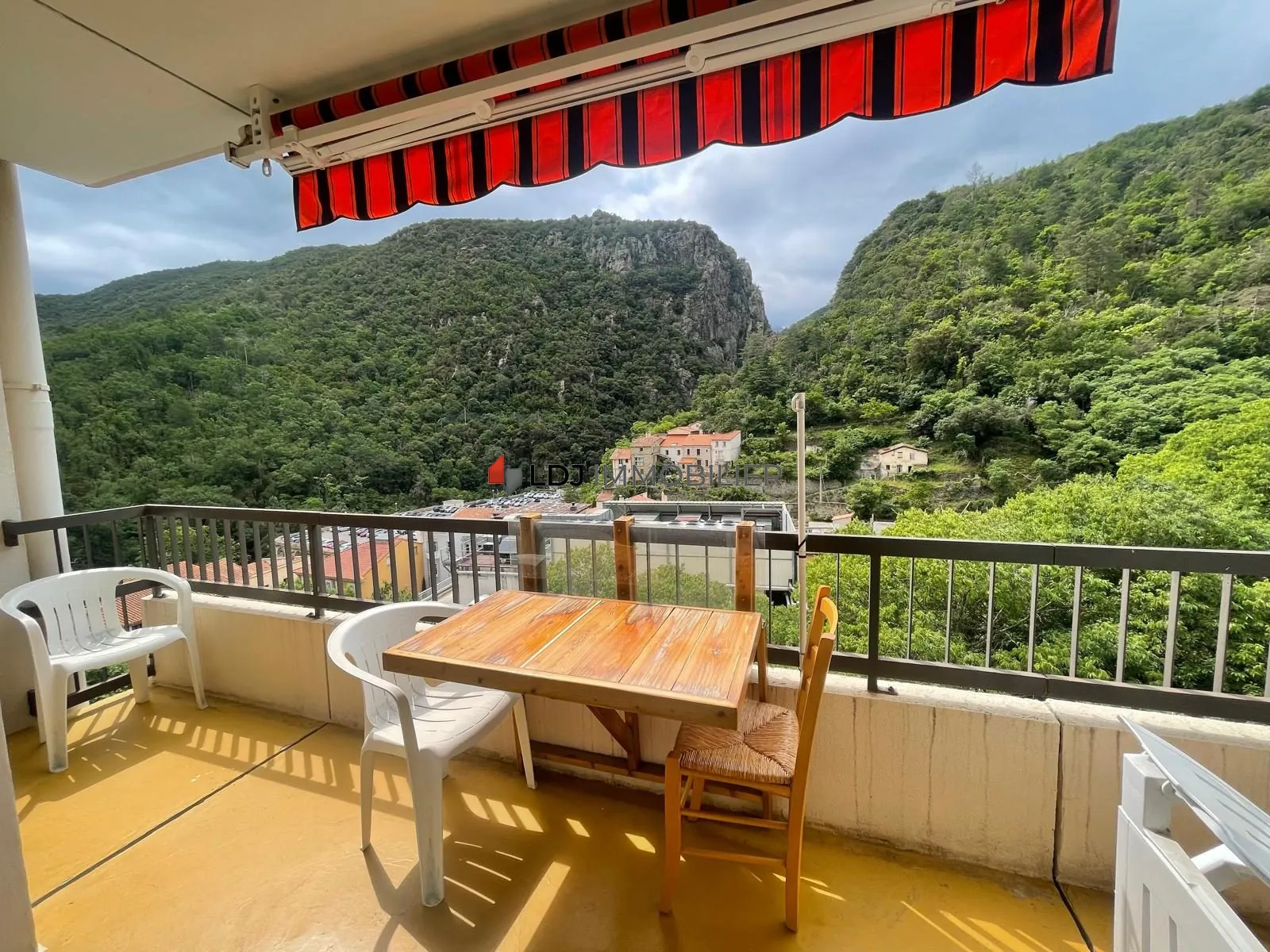 Studio meublé avec balcon et vue montagne à Amélie-les-Bains-Palalda 