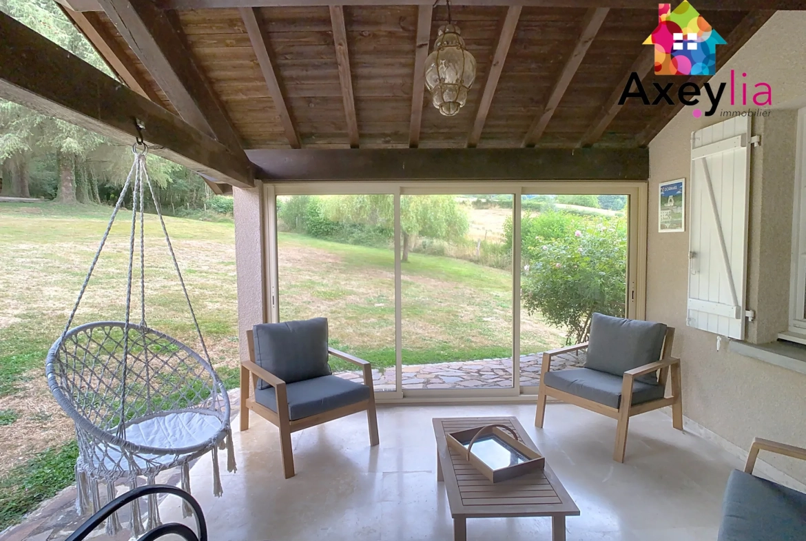Maison en pierres avec piscine et jardin à Saint-Bonnet-des-Quarts 