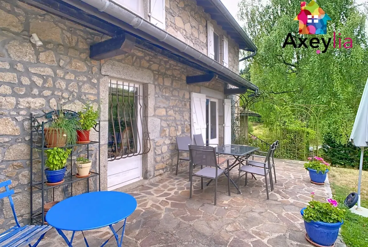 Maison en pierres avec piscine et jardin à Saint-Bonnet-des-Quarts 