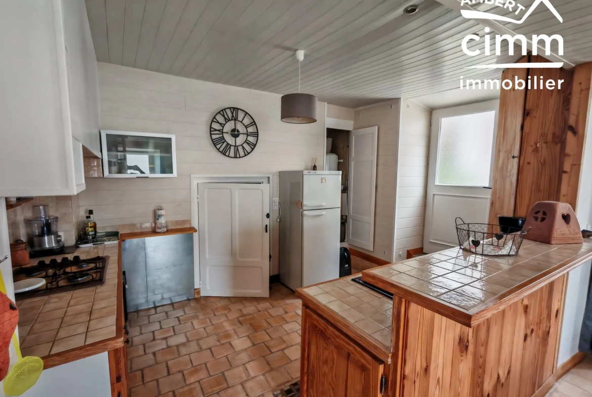Charmante maison de bourg rénovée à Saint Germain l'Herm 