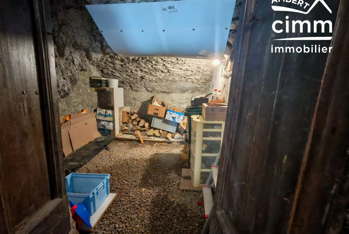 Charmante maison de bourg rénovée à Saint Germain l'Herm 