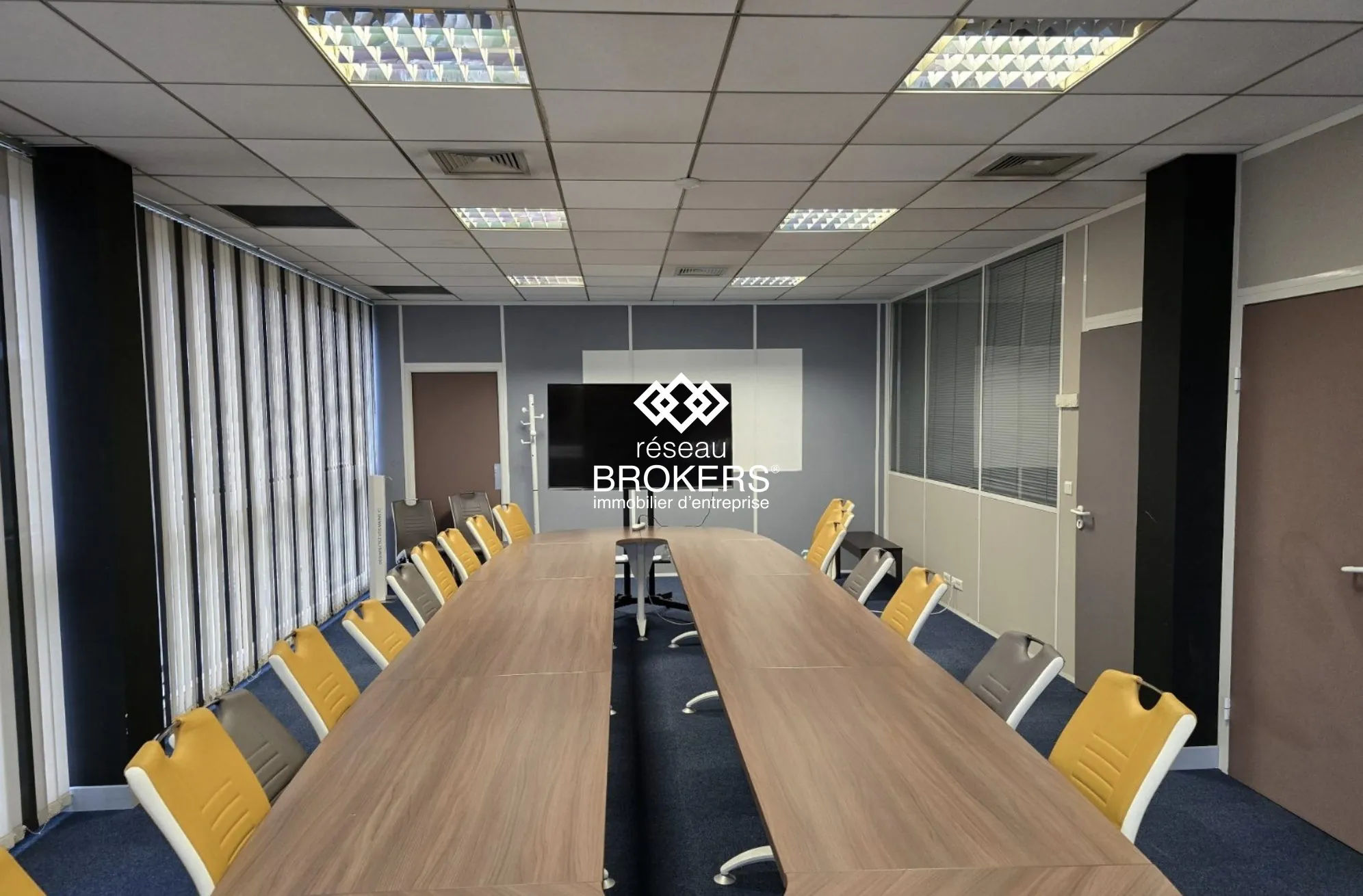 À vendre bureaux 1385 m² à Roissy-en-France, secteur du Parc des Nations 