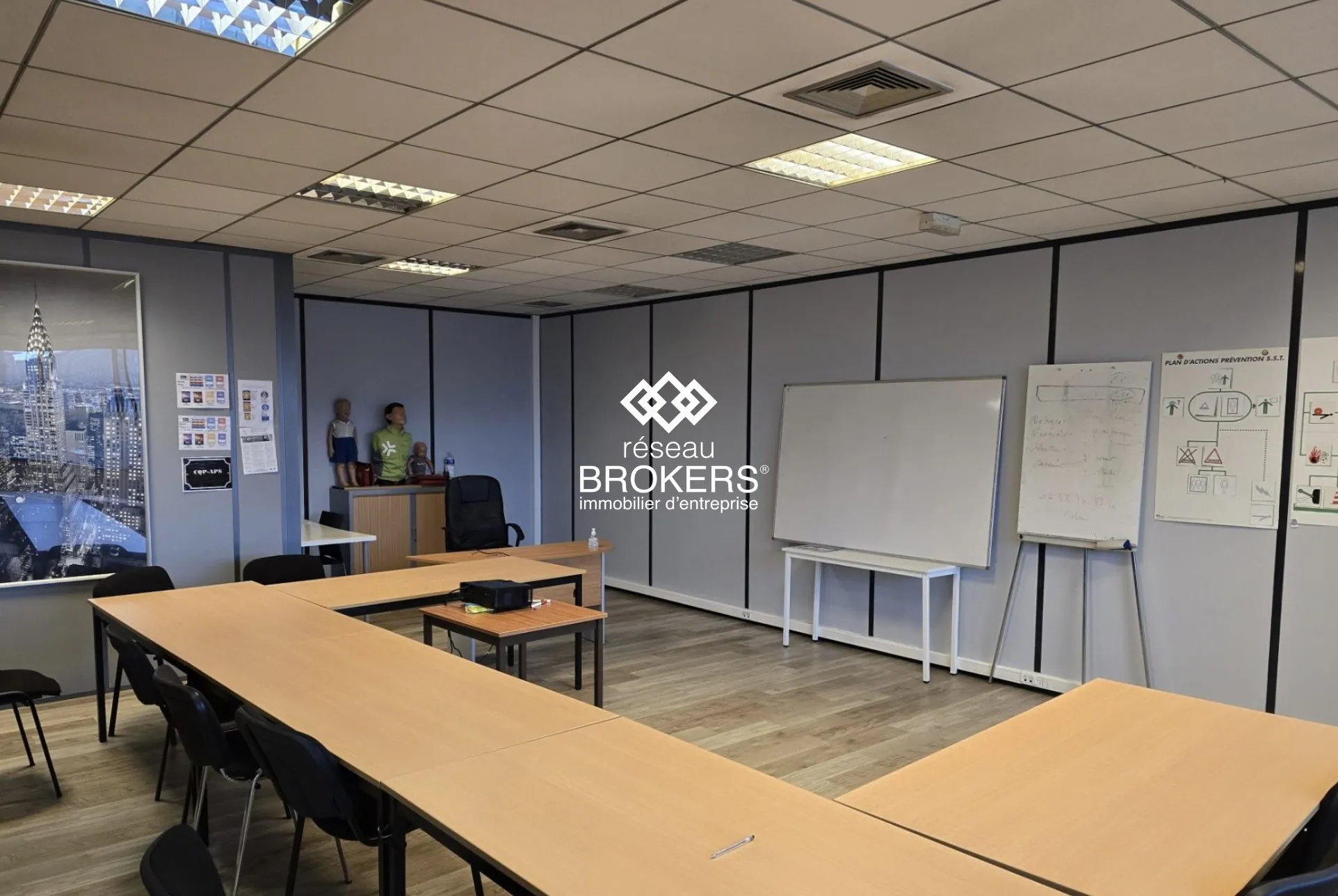 À vendre bureaux 1385 m² à Roissy-en-France, secteur du Parc des Nations 