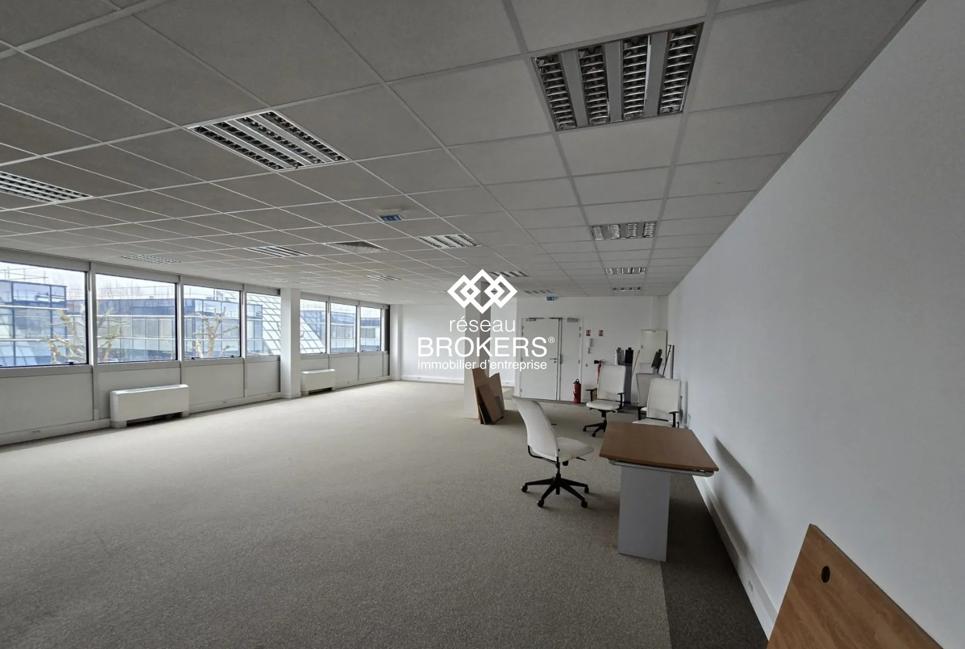 À vendre bureaux 1385 m² à Roissy-en-France, secteur du Parc des Nations 