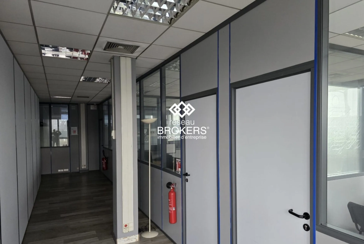 À vendre bureaux 1385 m² à Roissy-en-France, secteur du Parc des Nations 