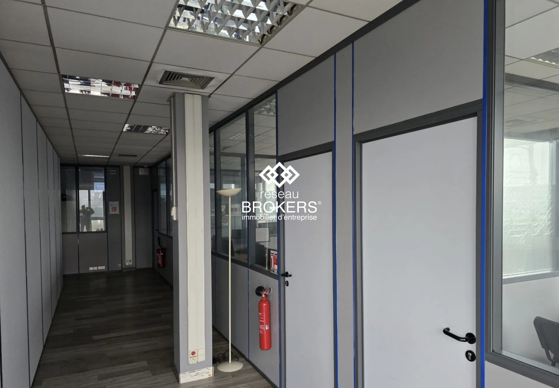 À vendre bureaux 1385 m² à Roissy-en-France, secteur du Parc des Nations 