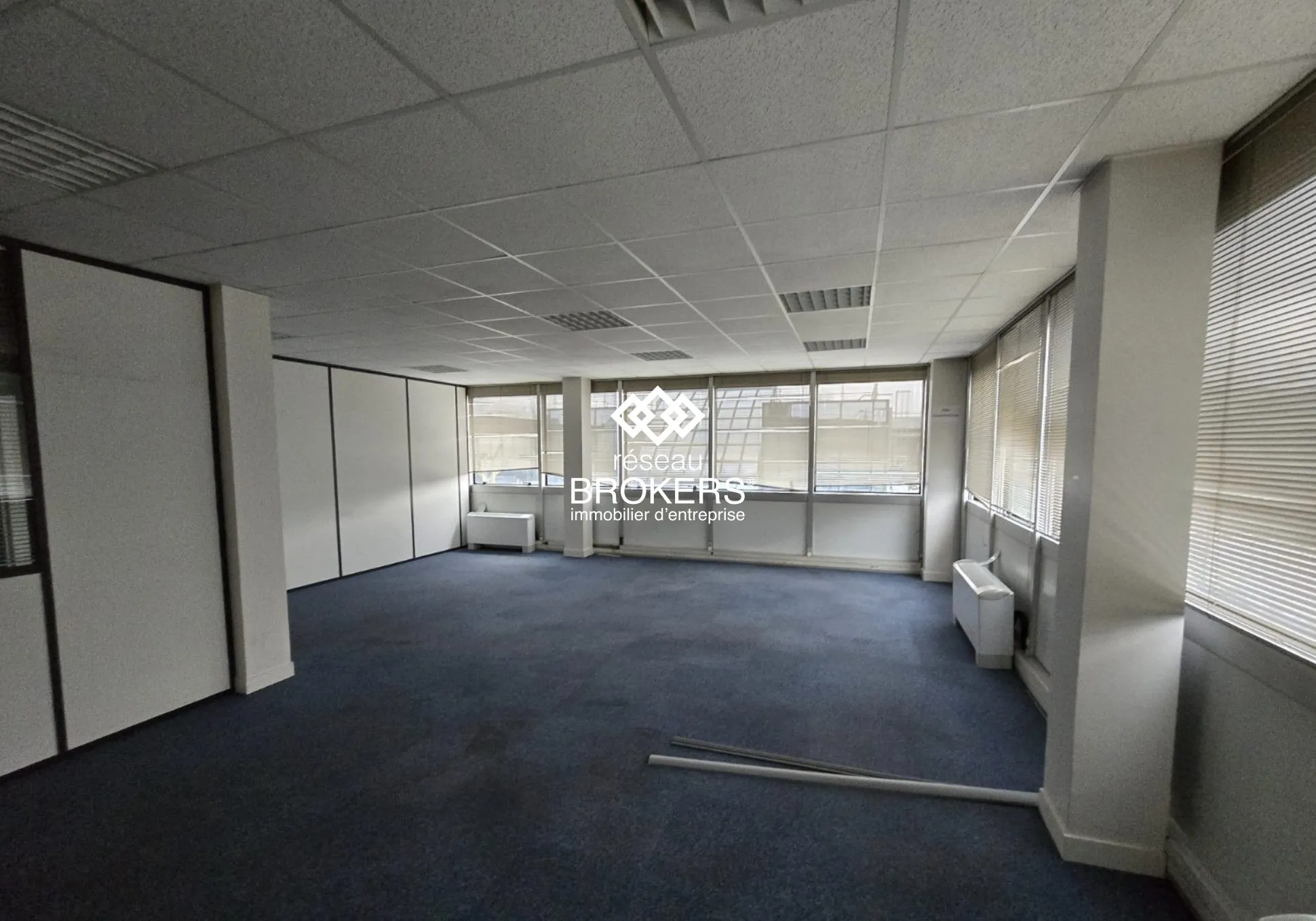 À vendre bureaux 1385 m² à Roissy-en-France, secteur du Parc des Nations 