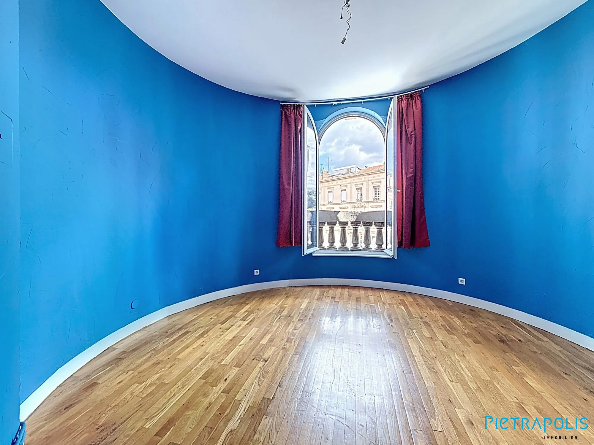 Appartement T4 lumineux de 107m² à Tarare, idéalement situé 