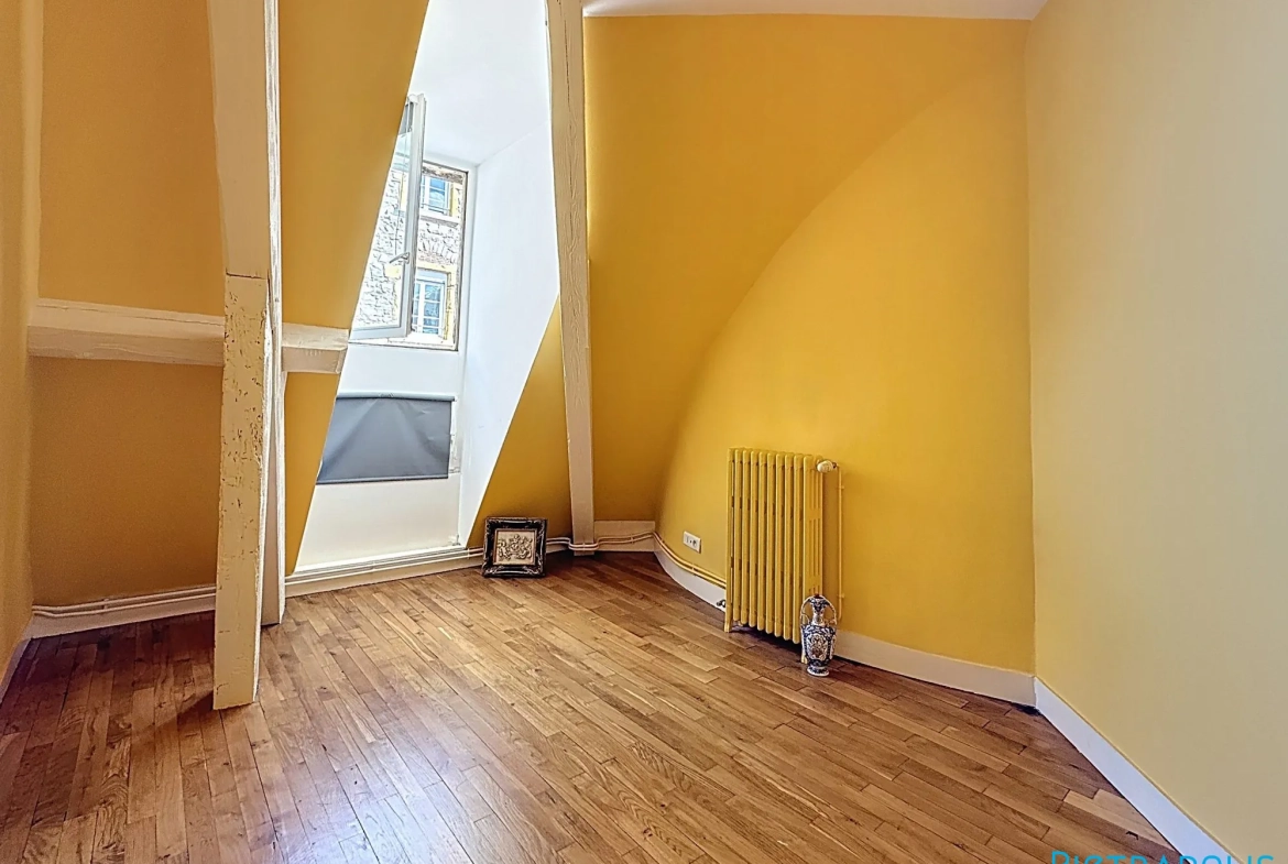 Appartement T4 lumineux de 107m² à Tarare, idéalement situé 