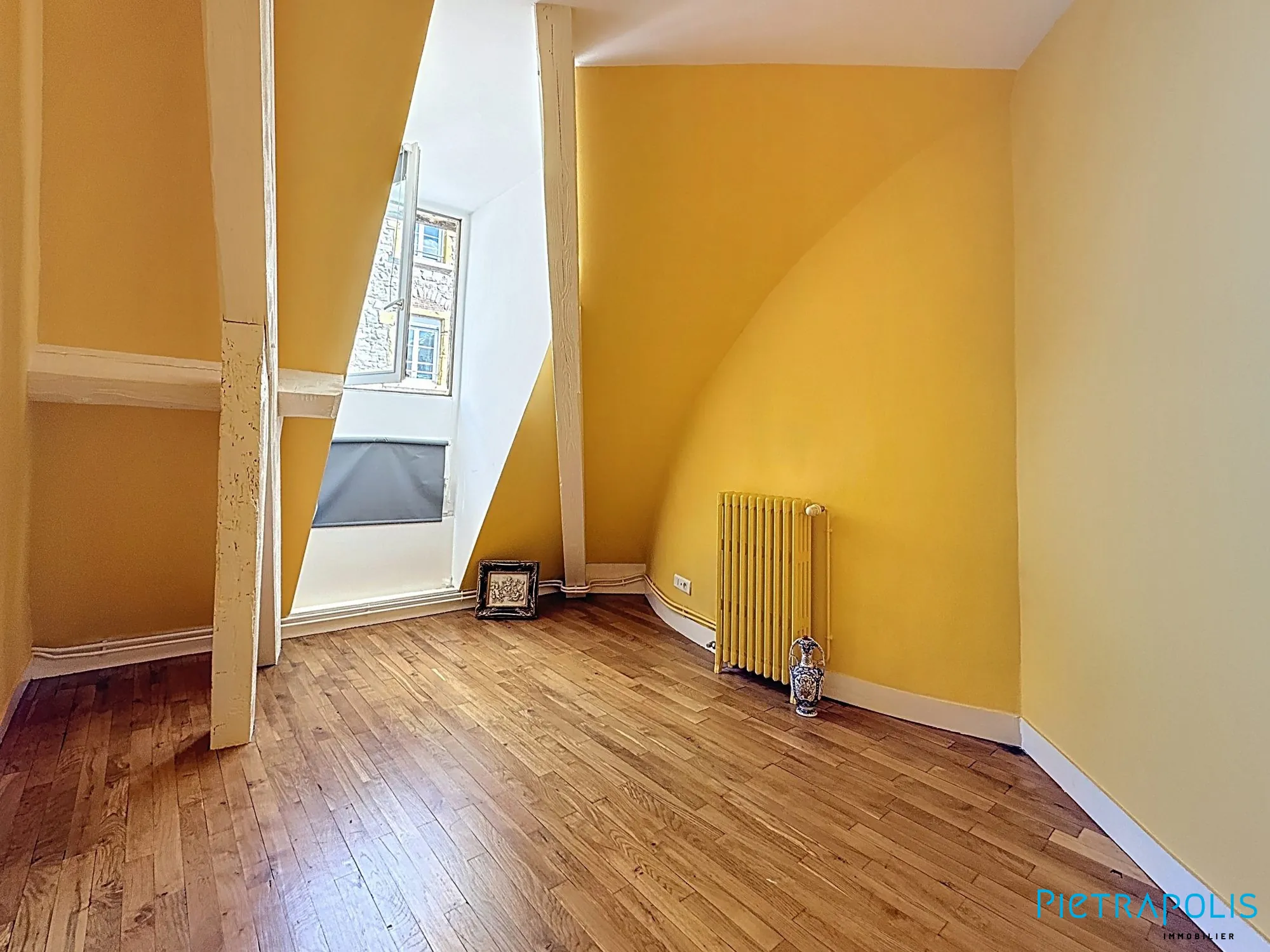 Appartement T4 lumineux de 107m² à Tarare, idéalement situé 