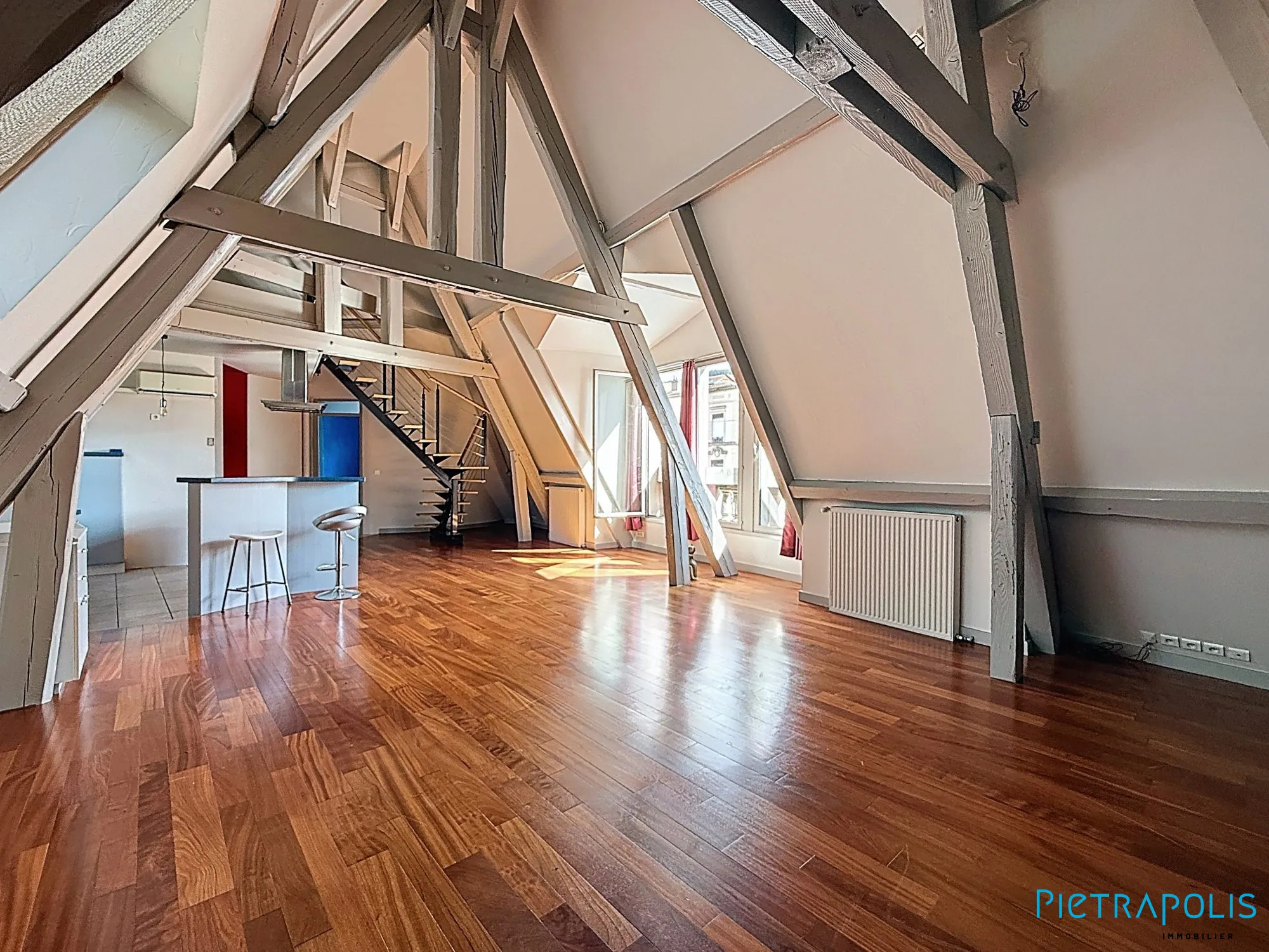 Appartement T4 lumineux de 107m² à Tarare, idéalement situé 