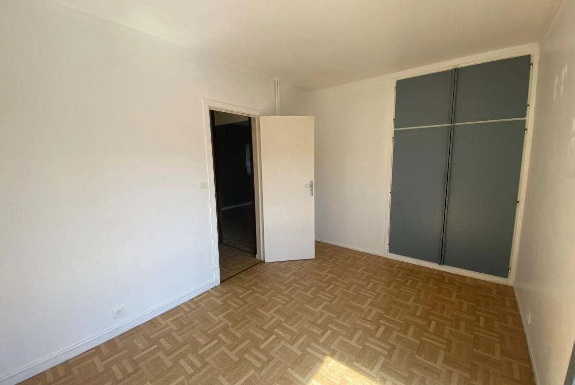 Appartement 5 pièces à Athis-Mons avec balcon, cave et parking, proche gare 