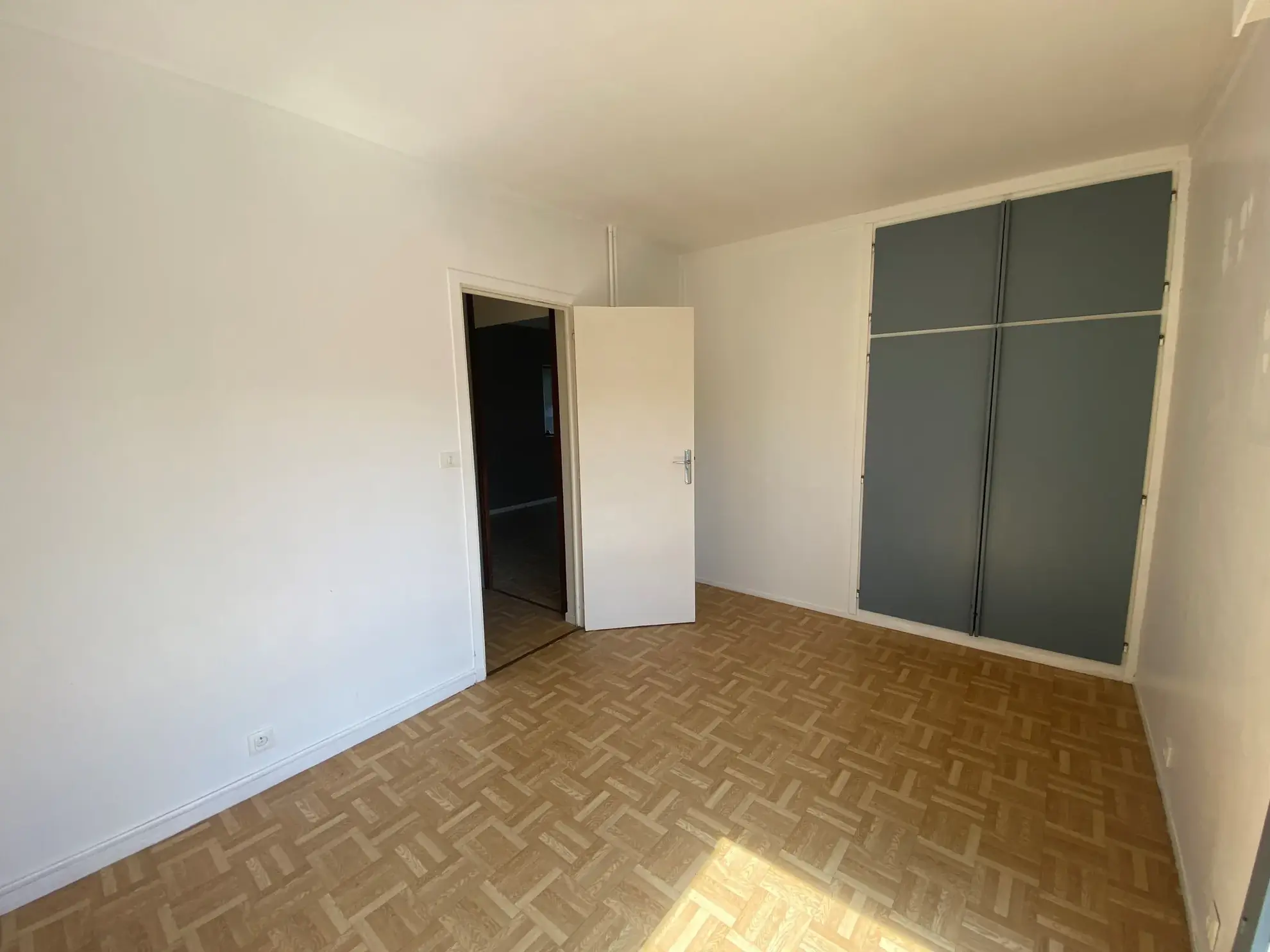 Appartement 5 pièces à Athis-Mons avec balcon, cave et parking, proche gare 