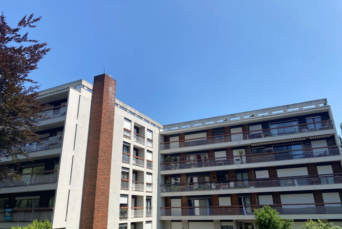 Appartement 5 pièces à Athis-Mons avec balcon, cave et parking, proche gare 
