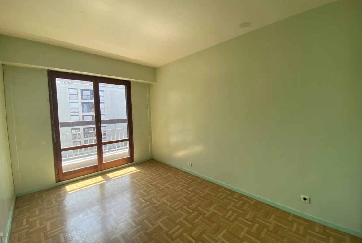 Appartement 5 pièces à Athis-Mons avec balcon, cave et parking, proche gare 