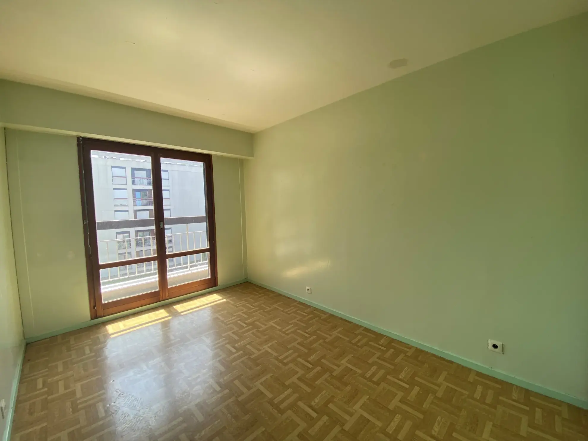 Appartement 5 pièces à Athis-Mons avec balcon, cave et parking, proche gare 