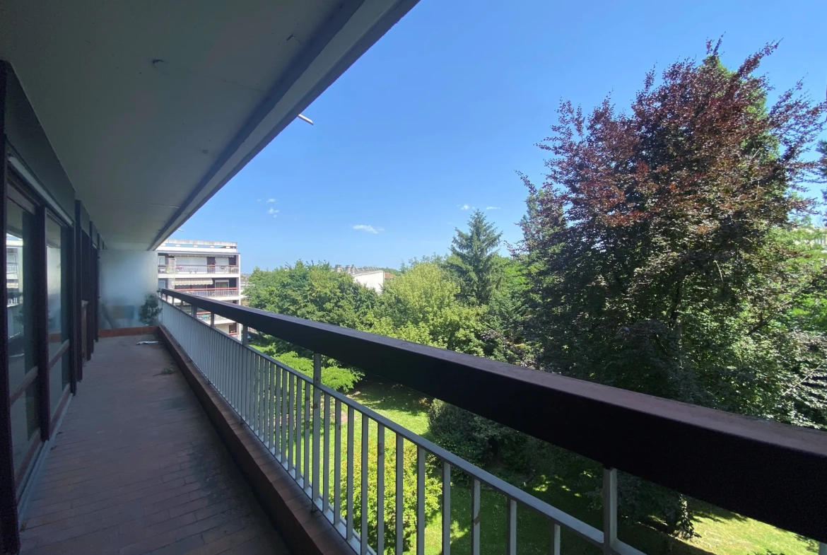 Appartement 5 pièces à Athis-Mons avec balcon, cave et parking, proche gare 