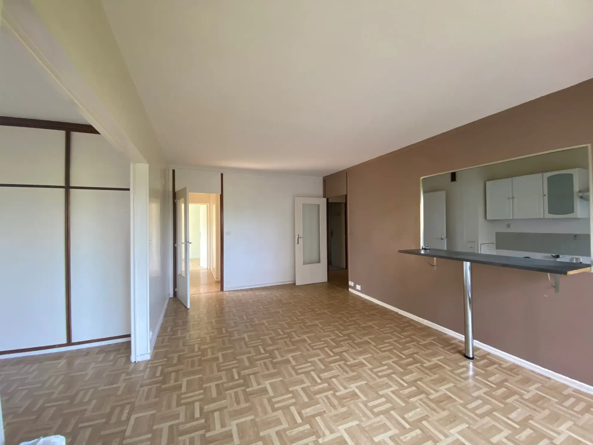 Appartement 5 pièces à Athis-Mons avec balcon, cave et parking, proche gare 