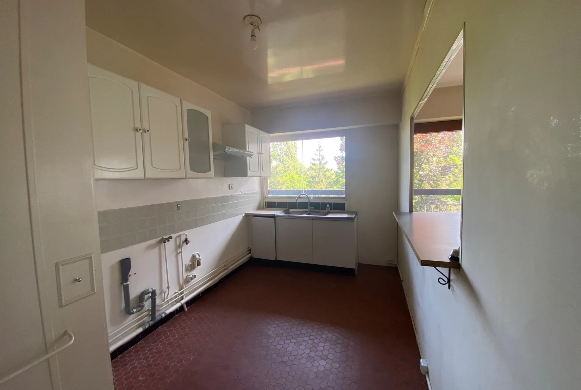 Appartement 5 pièces à Athis-Mons avec balcon, cave et parking, proche gare 