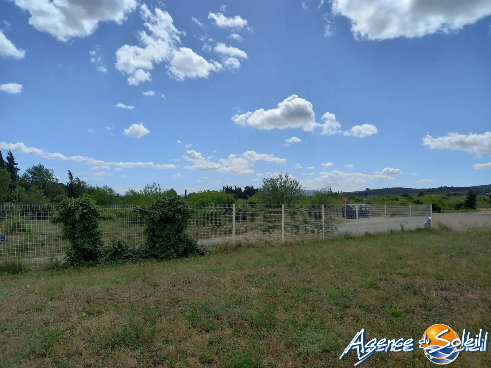 Appartement T3 avec terrasse, parking et piscine à Lézignan-Corbières 