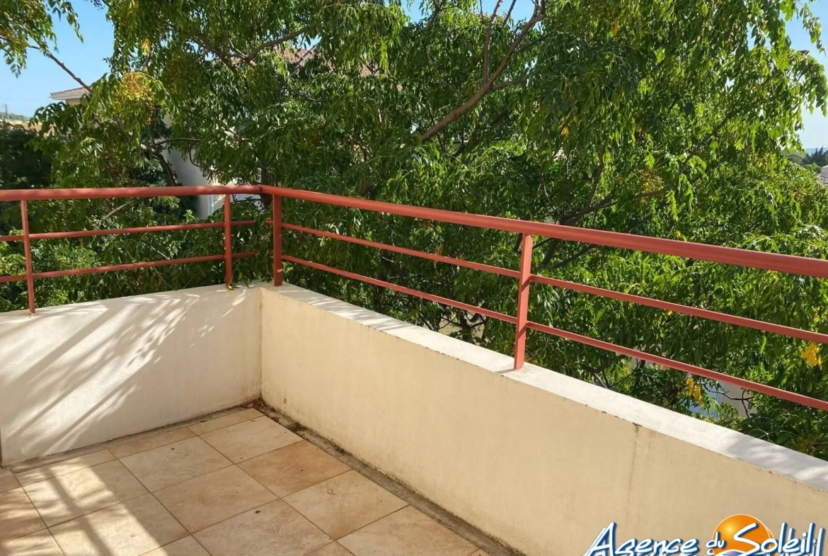 Appartement T3 avec terrasse, parking et piscine à Lézignan-Corbières 