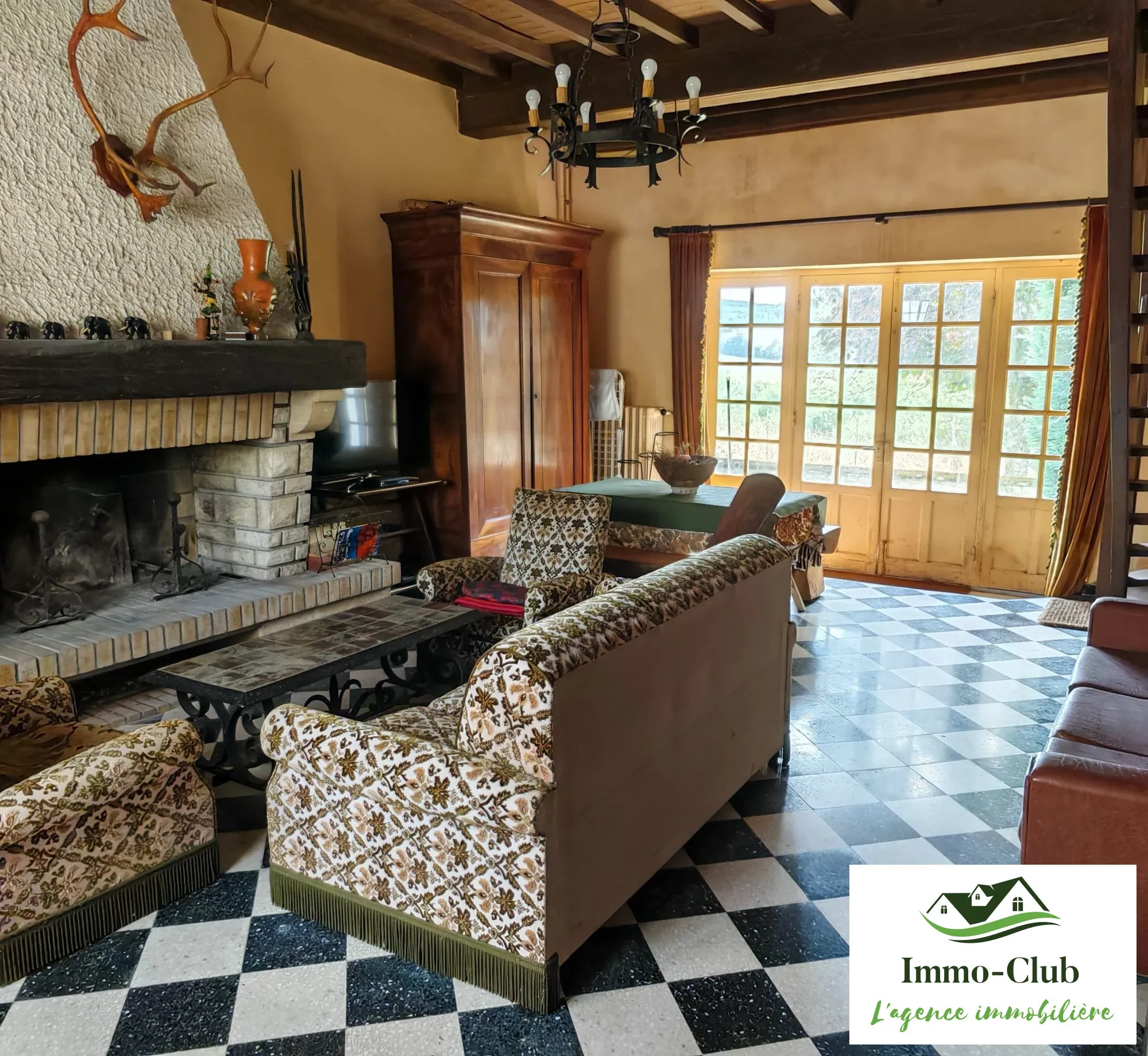 Maison de campagne spacieuse avec vue en Morvan près de Blismes 
