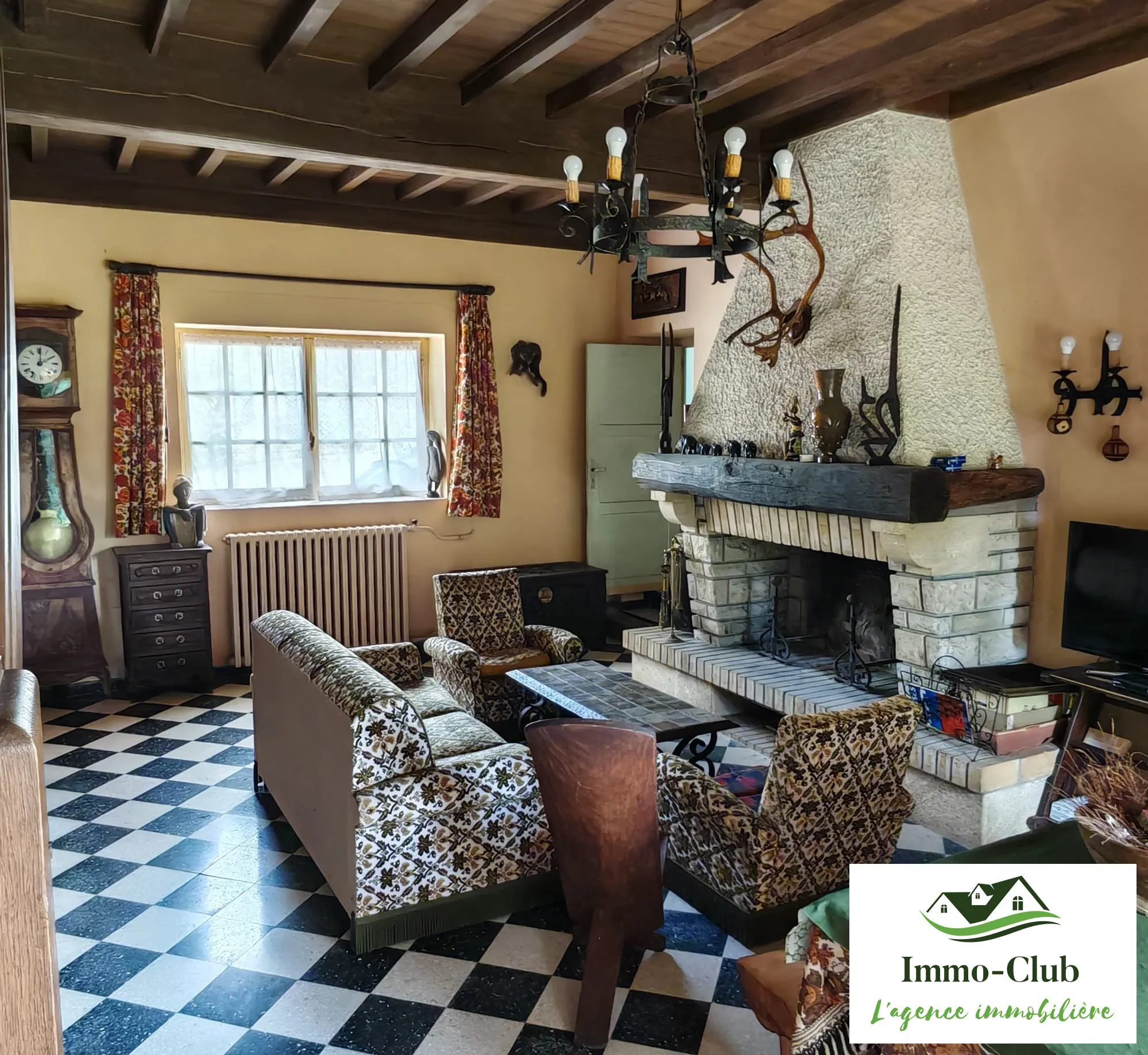 Maison de campagne spacieuse avec vue en Morvan près de Blismes 