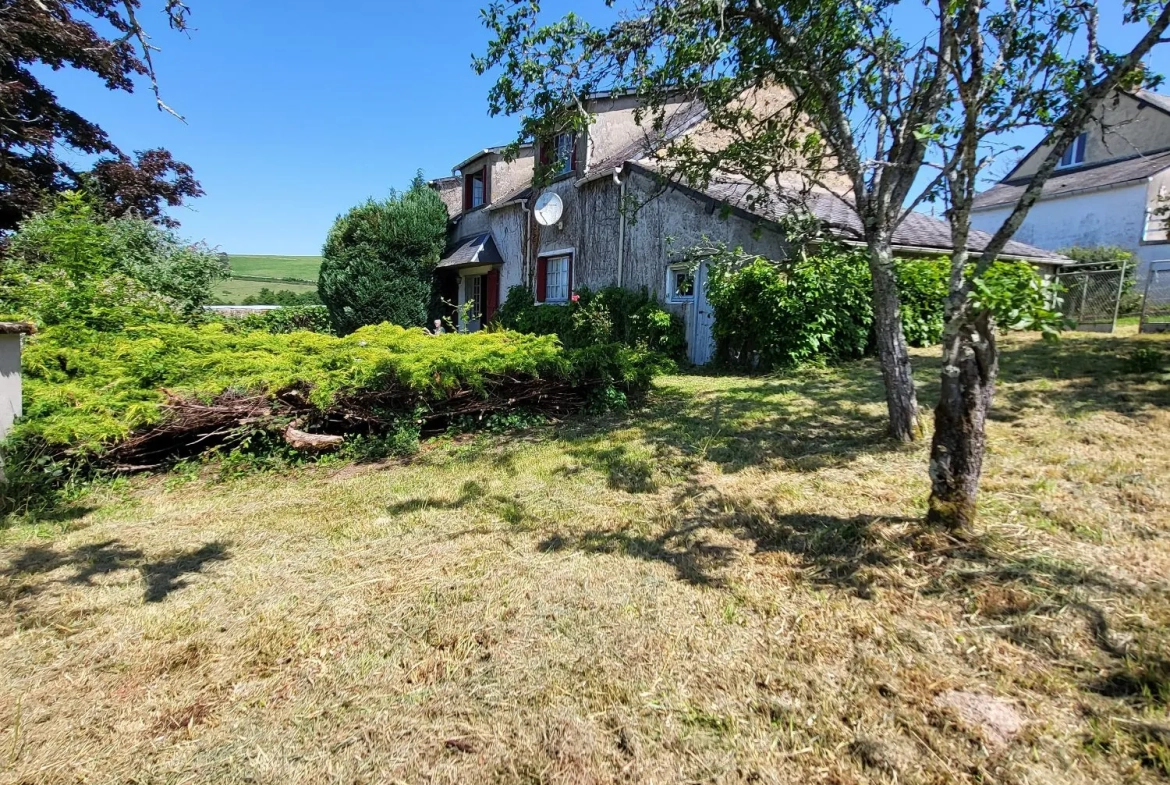 Maison de campagne spacieuse avec vue en Morvan près de Blismes 