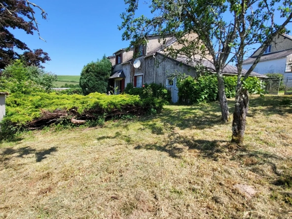Maison de campagne spacieuse avec vue en Morvan près de Blismes