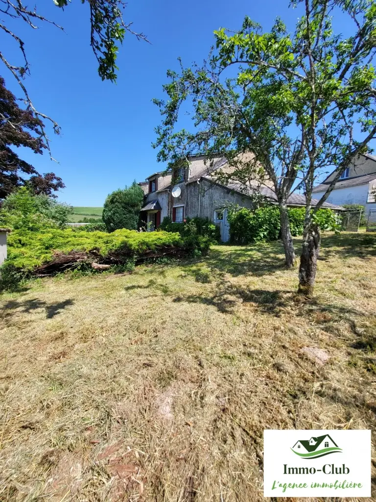 Maison de campagne spacieuse avec vue en Morvan près de Blismes