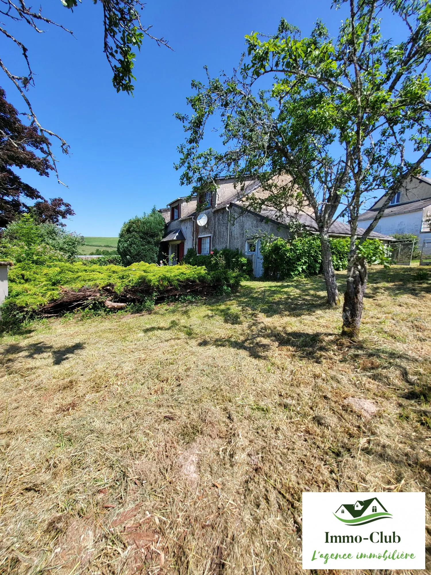 Maison de campagne spacieuse avec vue en Morvan près de Blismes 