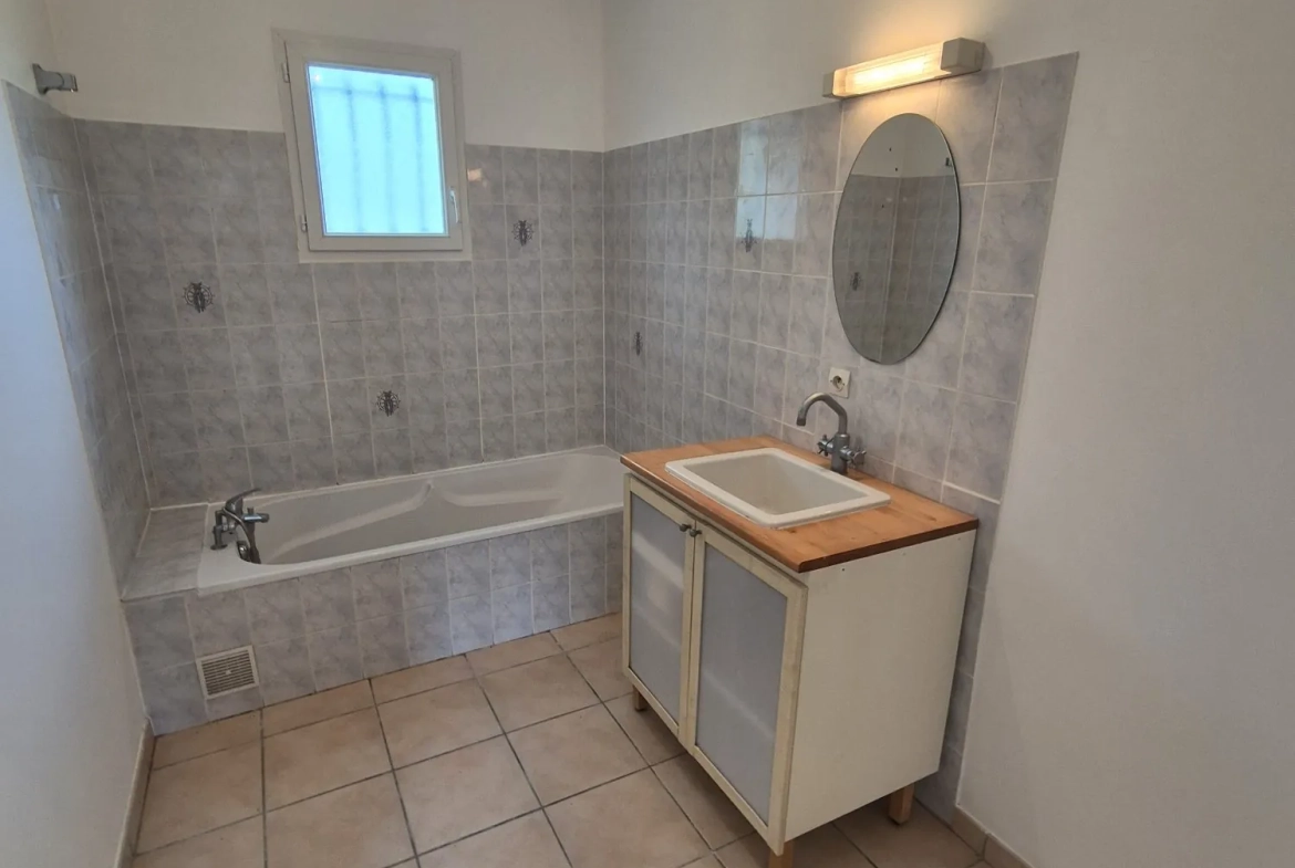 Maison de plain-pied à Surgères avec jardin clos et garage - Prêt à emménager 