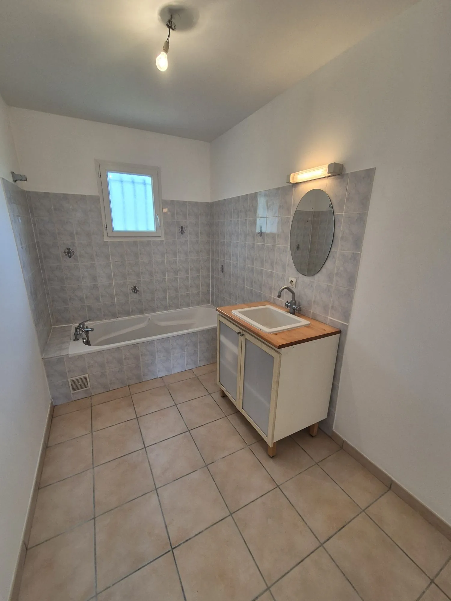 Maison de plain-pied à Surgères avec jardin clos et garage - Prêt à emménager 