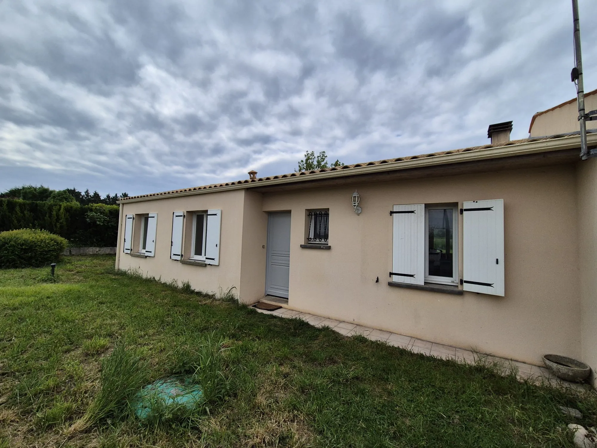 Maison de plain-pied à Surgères avec jardin clos et garage - Prêt à emménager 