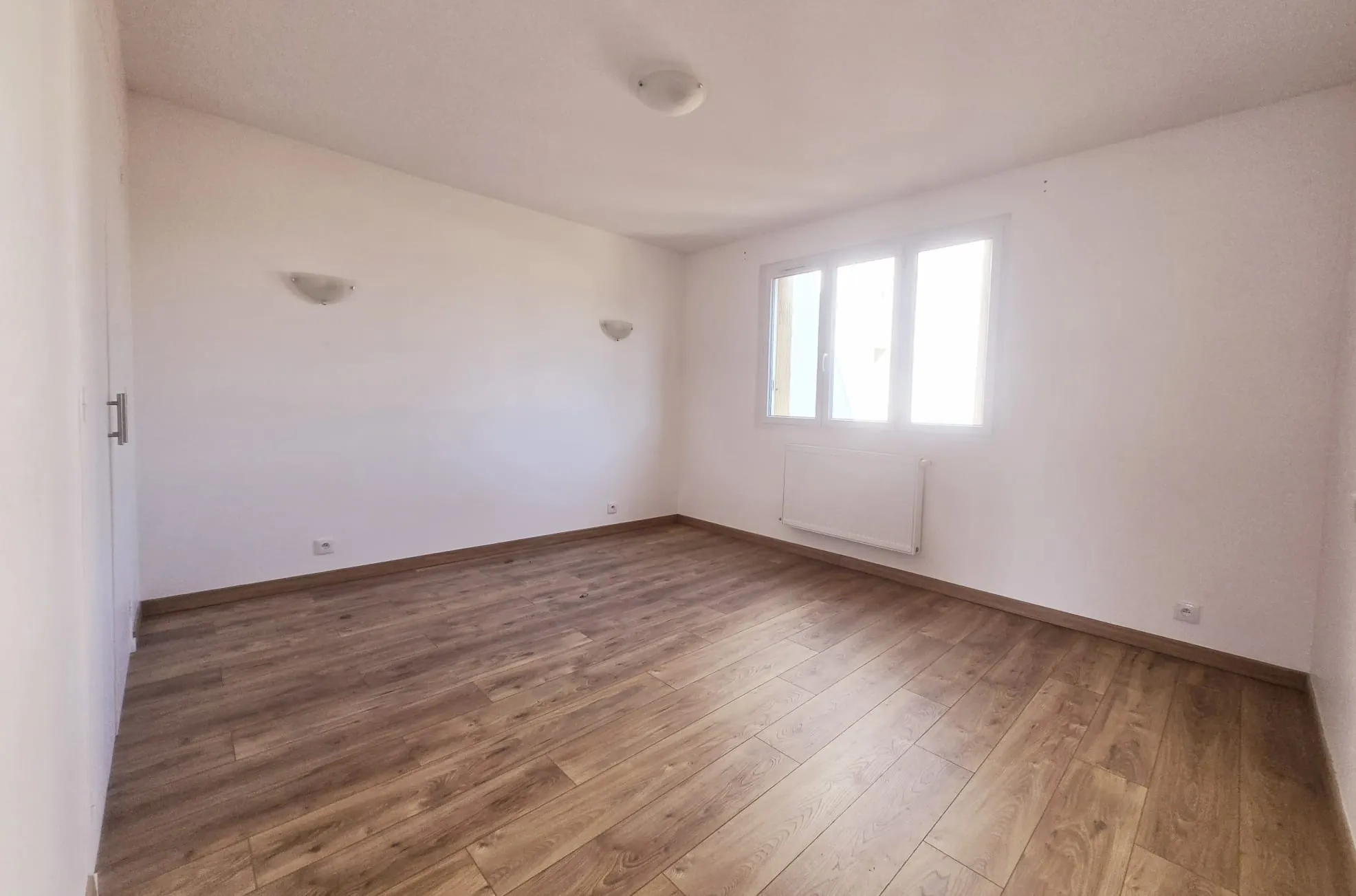 Appartement 4 pièces de 80 m² avec balcon, cave et parking à Ormesson-sur-Marne 