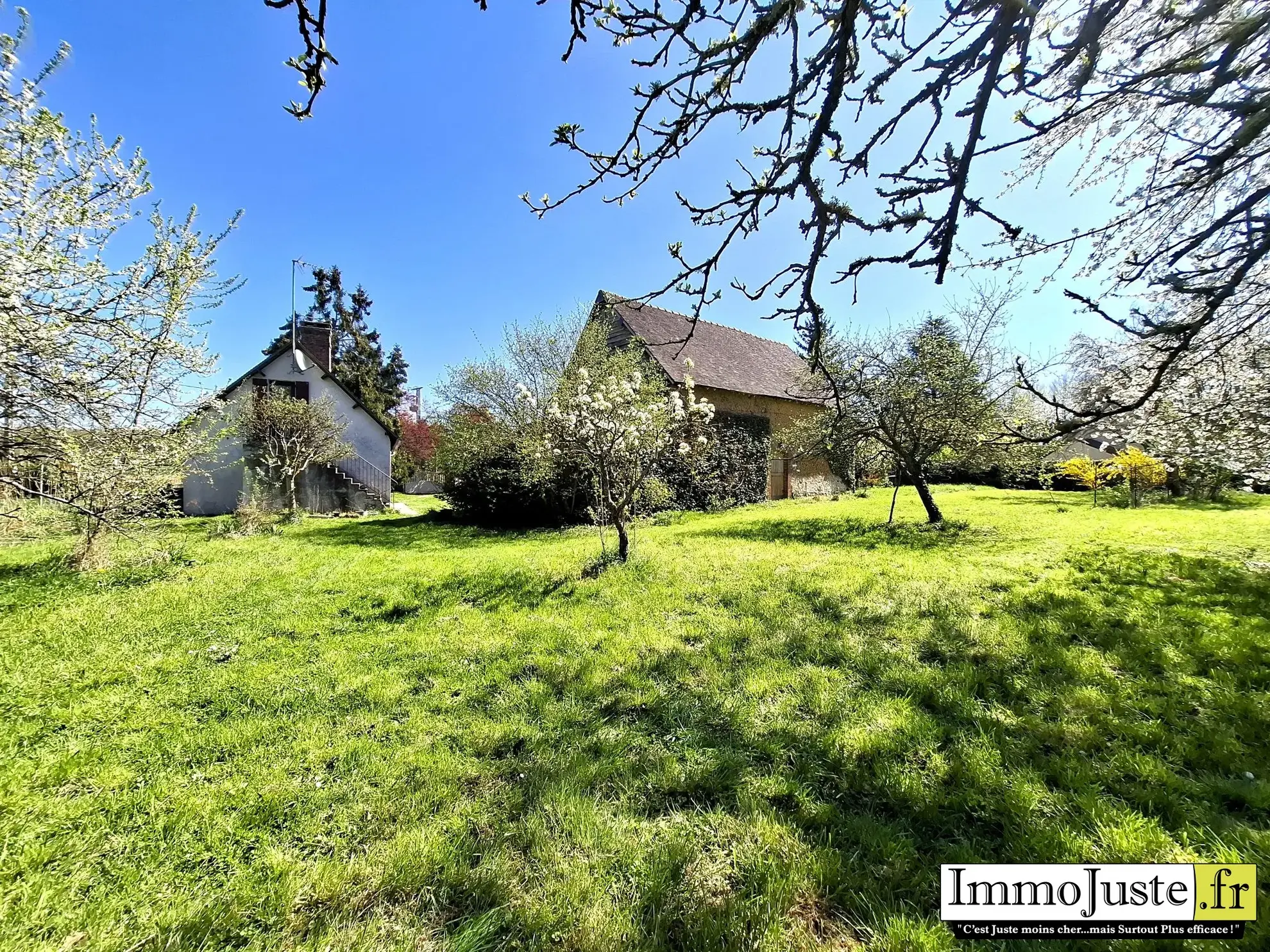 Charmante maison de 81m² avec grange et jardin à Maintenon, proche Paris 